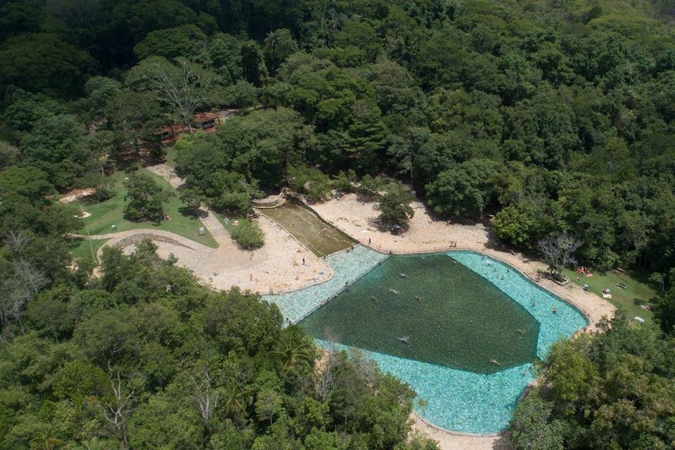 Vista da piscina de água mineral no Parque Nacional de Brasília.