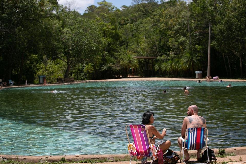 Vista da piscina de água mineral no Parque Nacional de Brasília.