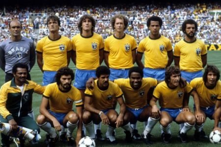 imagem colorida seleção brasileira copa do mundo1982