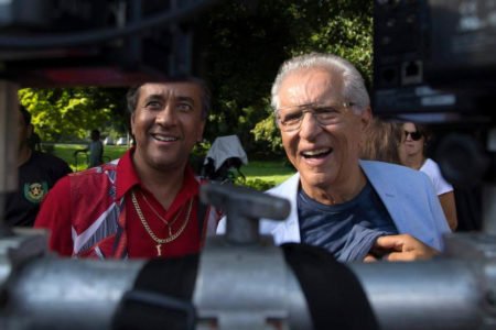 Maurício Manfrini e Carlos Alberto de Nóbrega, atrás da câmera, nos bastidores do filme No Gogó do Paulinho - Metrópoles