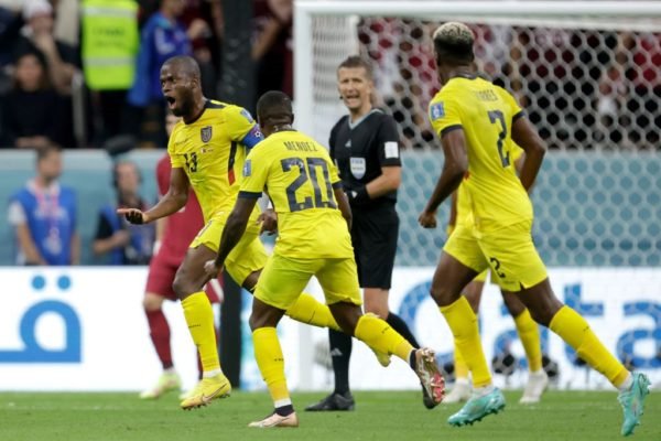 Equador comemorando gol - Metrópoles