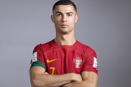 Cristiano Ronaldo posa para fotos oficiais da Copa do Mundo do Catar - Metrópoles