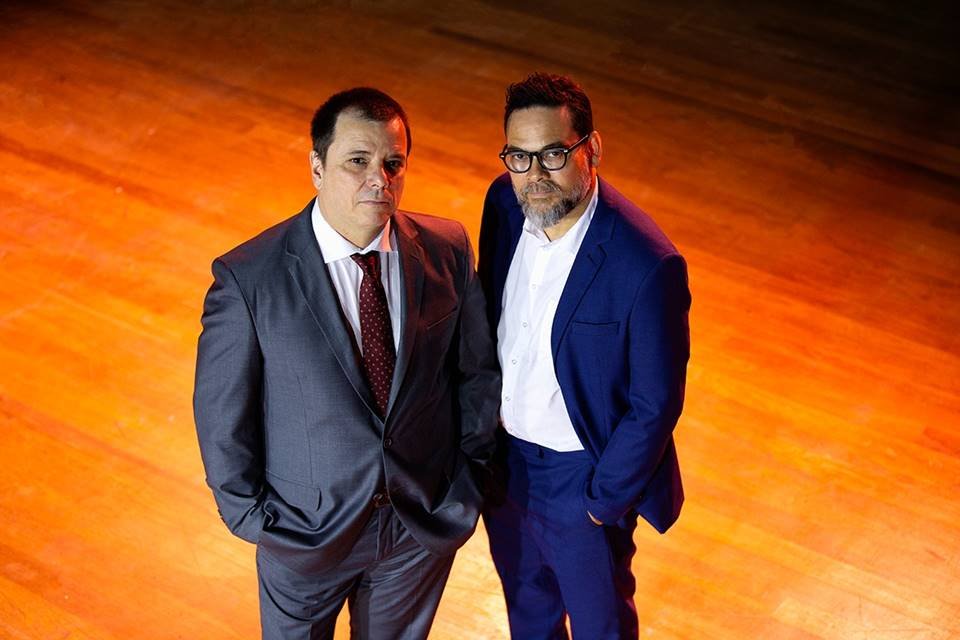 Thelmo Fernandes e Claudio Gabriel em cena do espetáculo Dignidade - Metrópoles