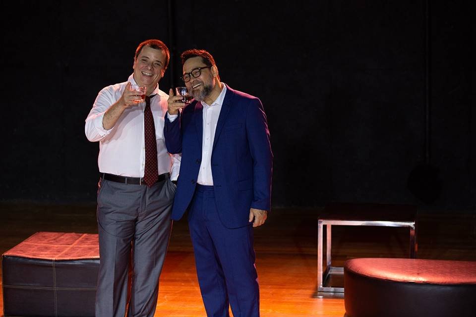 Thelmo Fernandes e Claudio Gabriel em cena do espetáculo Dignidade - Metrópoles