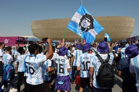 Torcida da Argentina "leva" Maradona para a Copa do Mundo do Catar