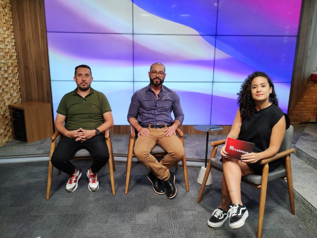 Repórter Mariana Areias e dois entrevistados-Metrópoles