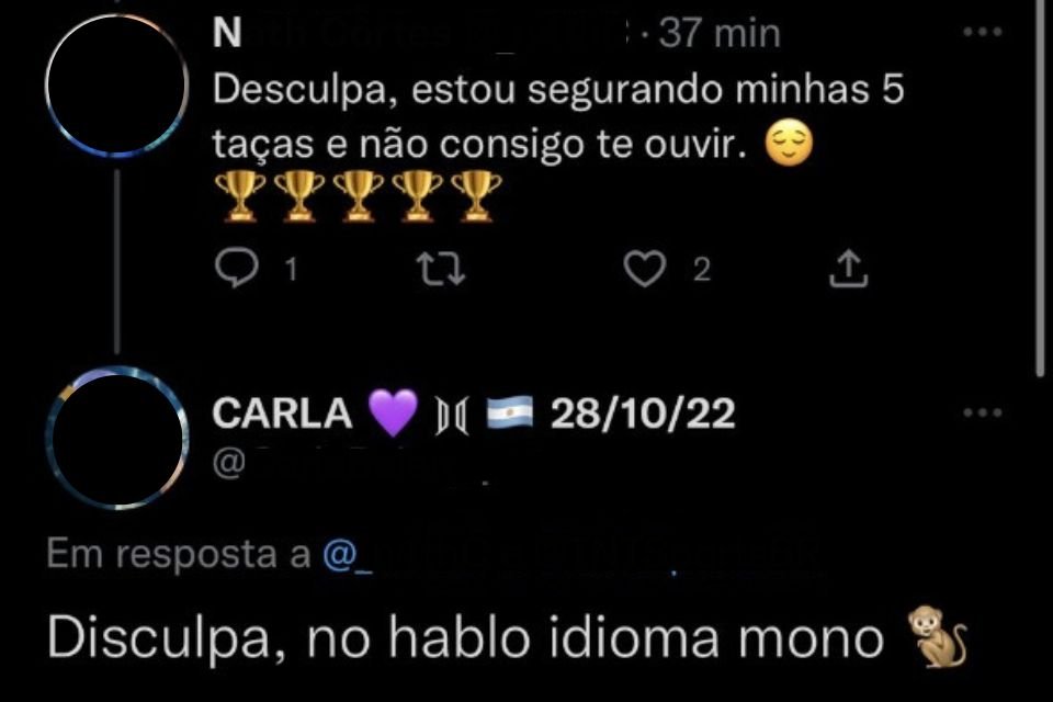 Print da timeline do Twitter que mostram uma brasileira brincando com uma pessoa da argentina que a responde com ofensas racistas