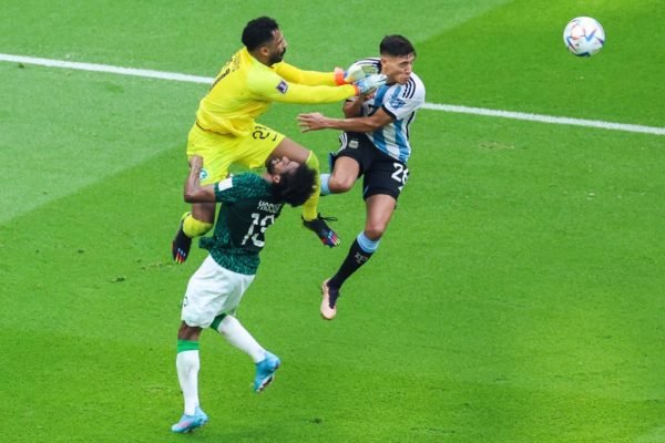 Lateral saudita sofre lesão e está fora da Copa - Metrópoles