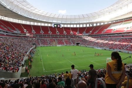 Imagem colorida de estádio de futebol