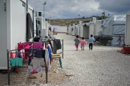 Migrantes refugiados em campos construidos pela ONU - Metropoles