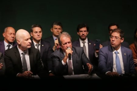 Presidente do PL, Valdemar Costa Neto e autoridades durante coletiva de imprensa eleições 2022 - Metrópoles