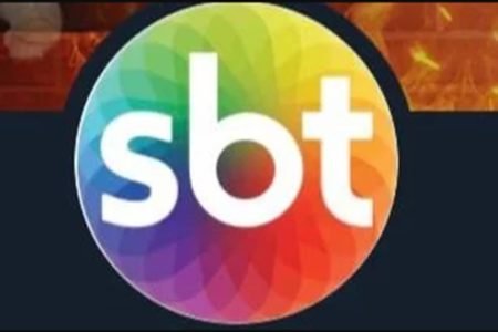 Foto colorida da logo da emissora SBT -Metrópoles