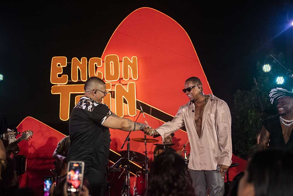 Foto: Neymar revelou nas redes sociais que ouviu a música 'Ponto Fraco',  regravação do hit do amigo Thiaguinho pela banda Di Propósito, de Brasília  - Purepeople