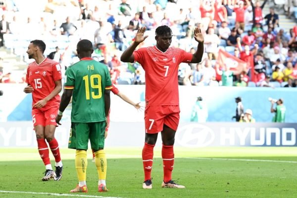 Embolo marcou, mas não comemorou o gol da Suíça contra Camarões
