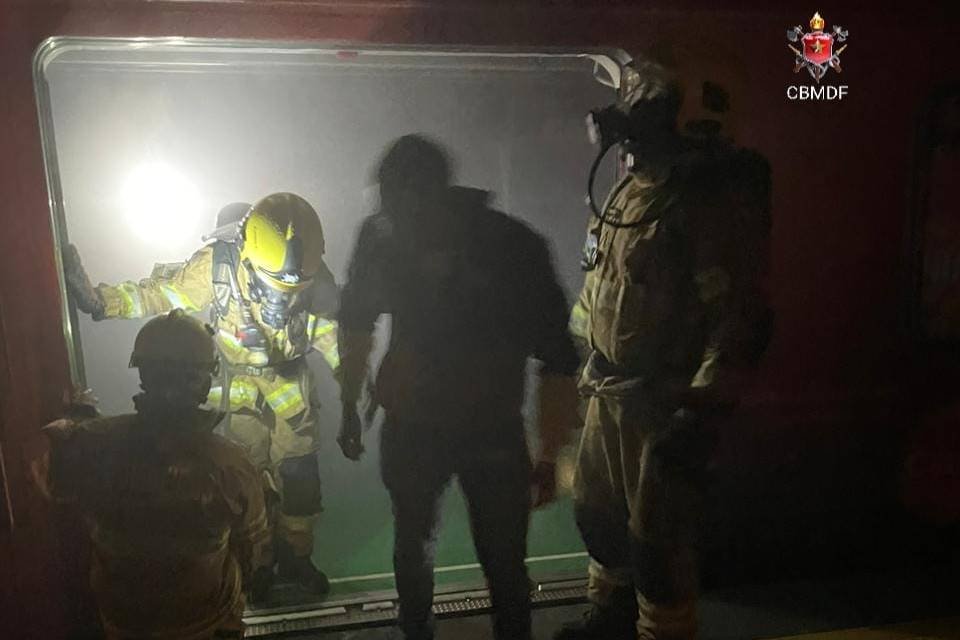 Bombeiros - Metrópoles