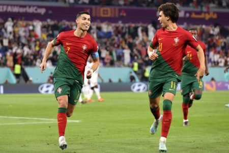 Cristiano Ronaldo e João Félix comemoram gol - Metrópoles