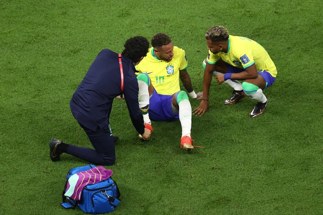 Médico da Seleção revela situação de Neymar para o jogo contra Coreia do  Sul