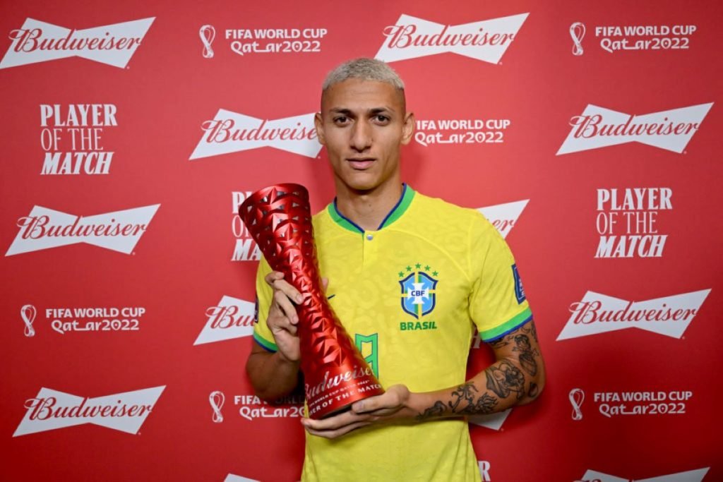 Imprensa argentina se rende a Richarlison: “Não lembra o Romário?”