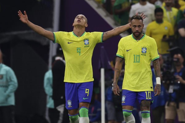 Brasil: Richarlison comemora após marcar para fazer o 1 x 0 durante a partida do Grupo G da Copa do Mundo da FIFA Qatar 2022 entre Brasil e Sérvia no Lusail Stadium