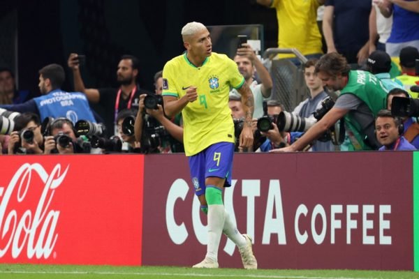 Richarlison marcou os dois gols do Brasil na estreia da Copa do Mundo do Catar - Metrópoles