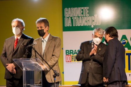 Aloísio Mercadante, Humberto Costa, José Gomes Temporão, Arthur Chioro durante coletiva de imprensa, dados da área saúde - Metrópoles