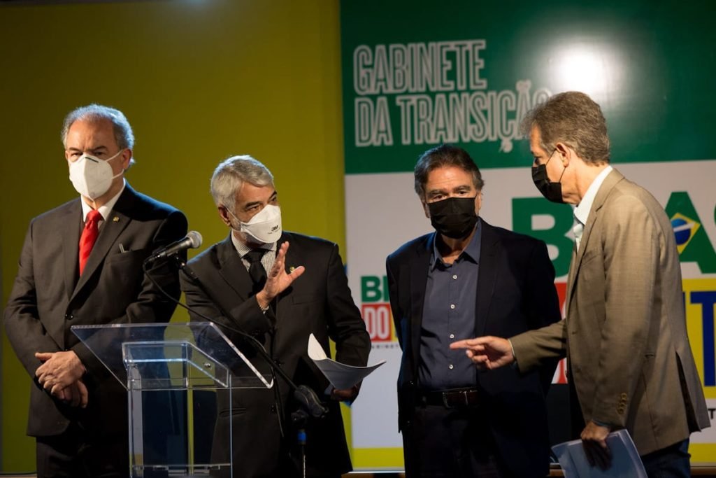 Aloísio Mercadante, Humberto Costa, José Gomes Temporão, Arthur Chioro durante coletiva de imprensa, dados da área saúde.