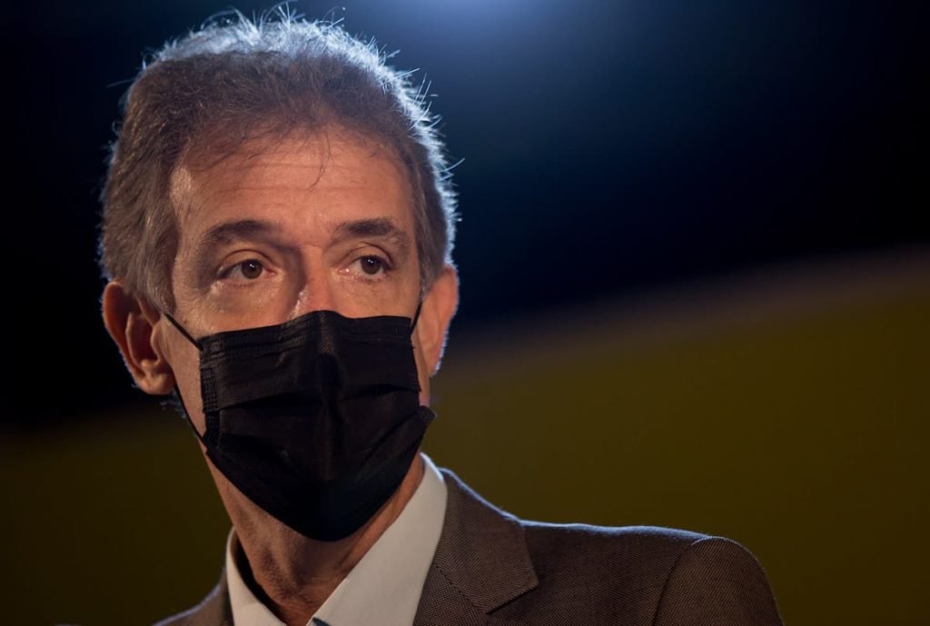 Arthur Chioro, usando máscara, durante coletiva Governo de transição eleição 2022 - Metrópoles