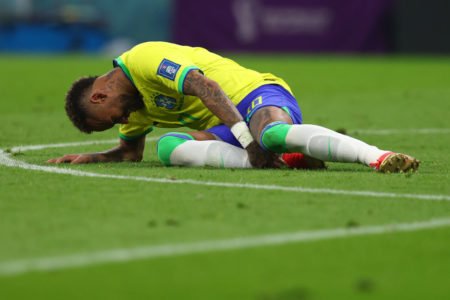 Jogador Neymar desfalcará a seleção nos próximos jogos da fase de grupos da Copa