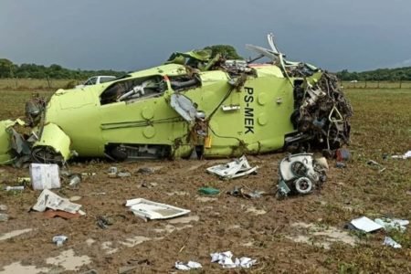 Helicóptero cai no Tocantins e deixa duas pessoas ficam feridas - Metrópoles