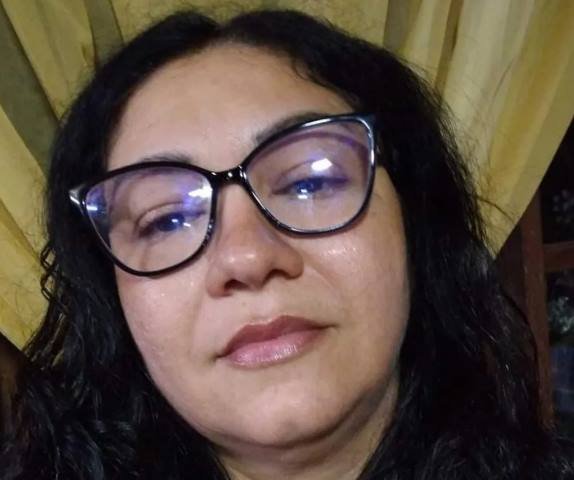 imagem colorida da professora Maria da Penha Pereira de Melo Banhos de óculos