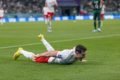 Centroavante Robert Lewandowski comemora gol pela Polônia na Copa do Mundo - Metrópoles