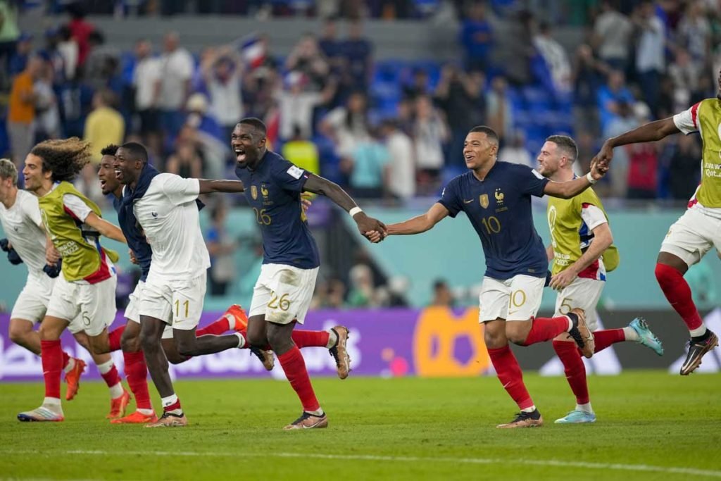 França vence Dinamarca e se garante nas oitavas da Copa do Catar