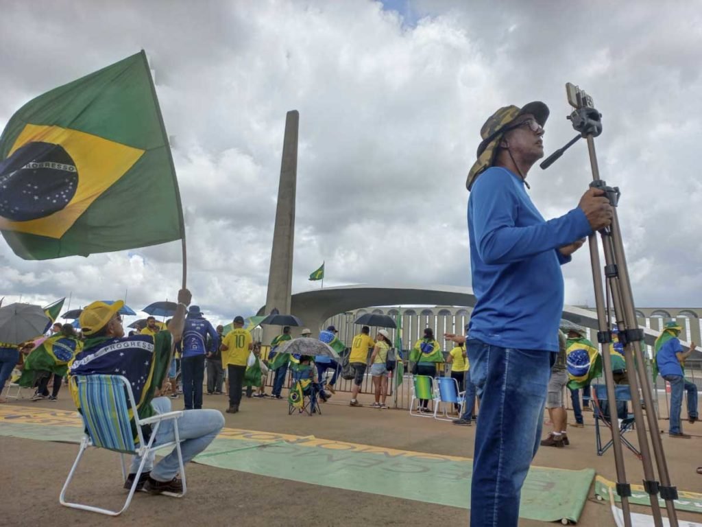 Acampamento bolsonarista em frente a QG do Exército