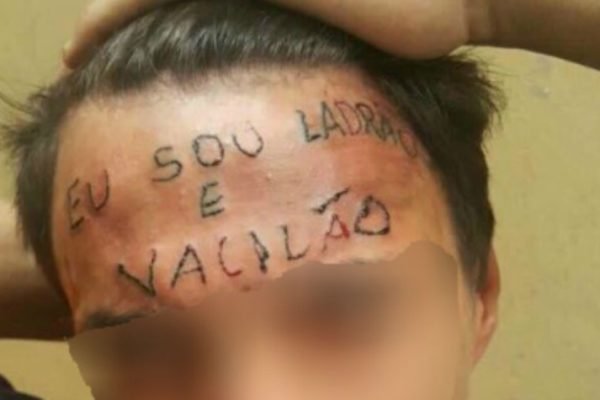 Ruan Rocha da Silva teve a testa tatuada em 2017 com a frase "sou ladrão e vacilão"