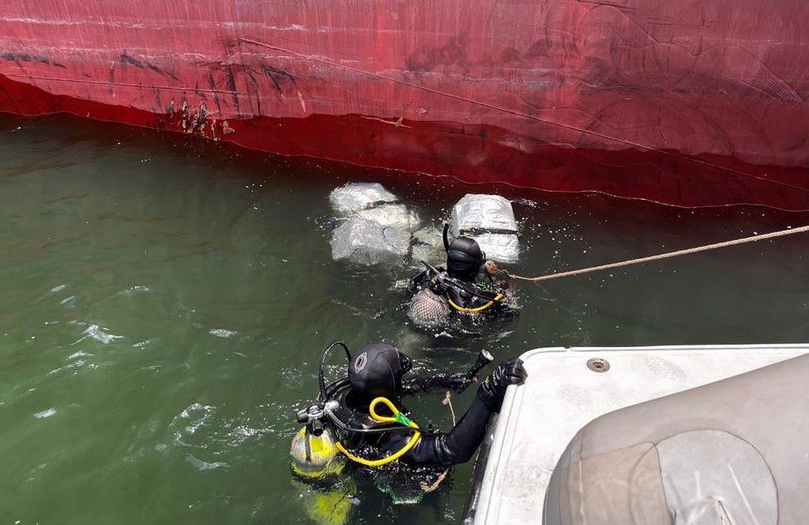 PF realiza ação conjunta em combate ao tráfico internacional de drogas, no Porto de Santos