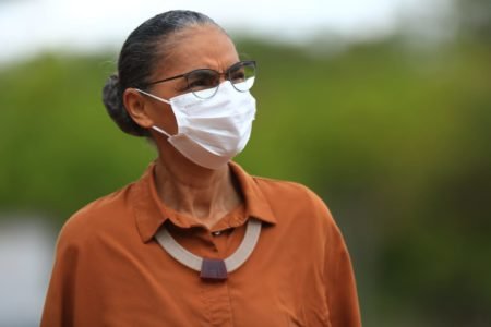 Ministra Marina Silva, usando máscara, chega ao CCBB para reuniões do Governo de Transição - Metrópoles