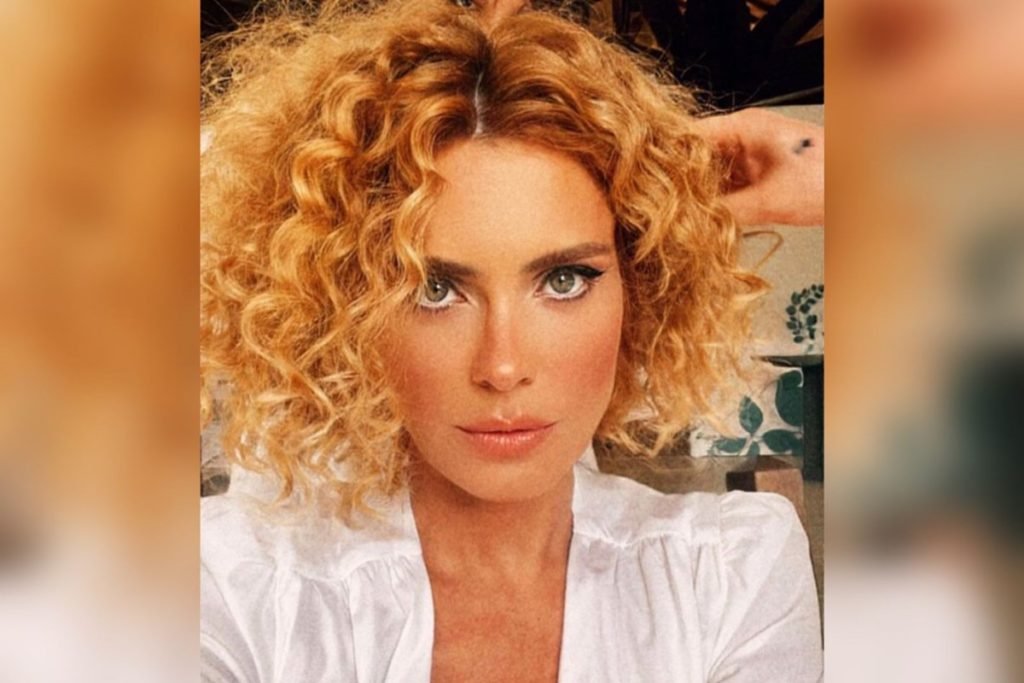 Foto colorida de mulher loira-Carolina Dieckann-Metrópoles