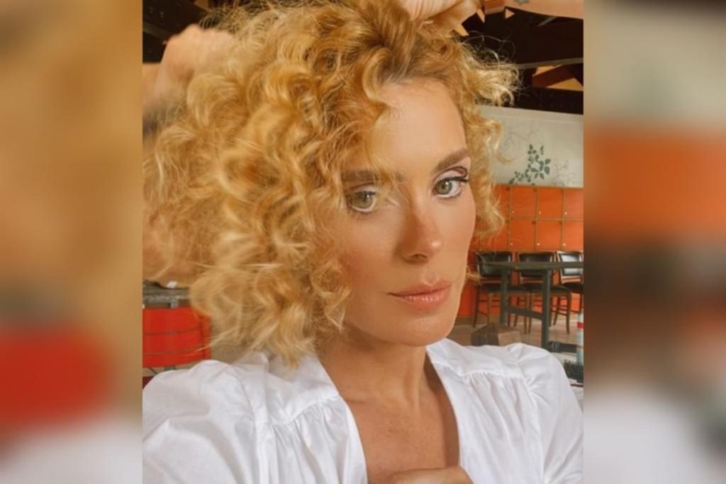 Foto colorida de mulher loira-Carolina Dieckann-Metrópoles