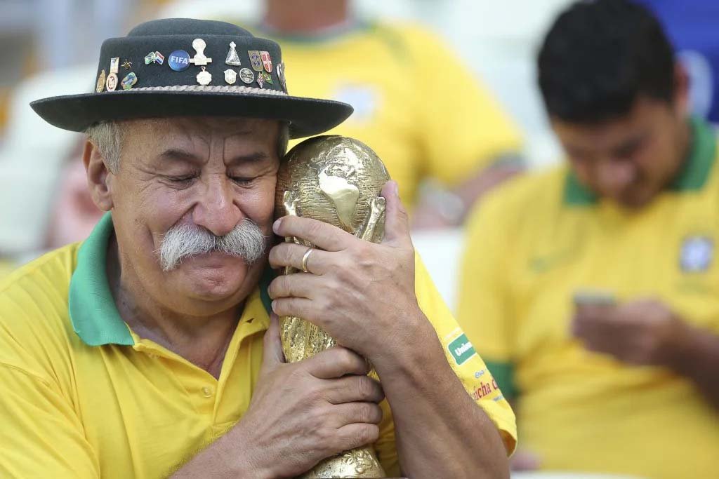Clóvis Acosta Fernandes, mais conhecido como Gaúcho da Copa, morreu em 16 de setembro de 2015, aos 60 anos, vítima de um câncer