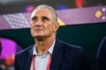 O técnico da seleção brasileira, Tite, olha para cima durante o jogo do Brasil e Suíça em que o primeiro foi vencedor na Copa do Mundo do Catar- Metrópoles