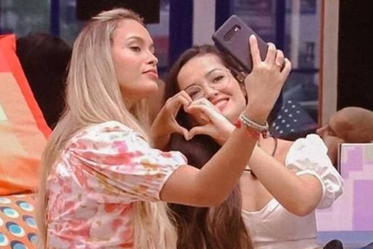 Juliette simula selinho em Sarah no BBB21 e assume que beijou mulheres ·  Notícias da TV