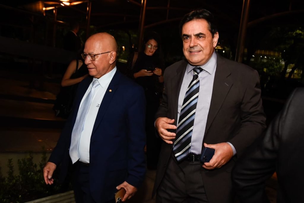 Professor Alcides e Domingos Savio