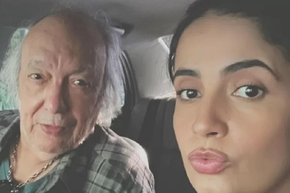 Foto colorida de Erasmo Carlos e Fernanda Esteves