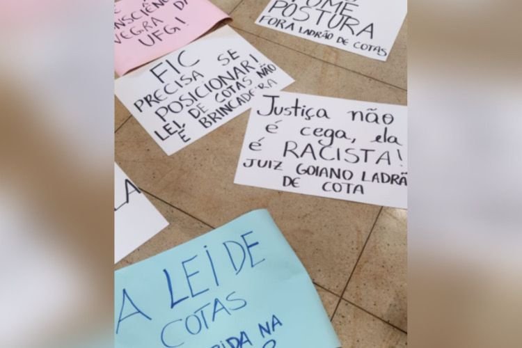 protesto contra decisao judicial que tira vaga de cotista negra na UFG - Metrópoles