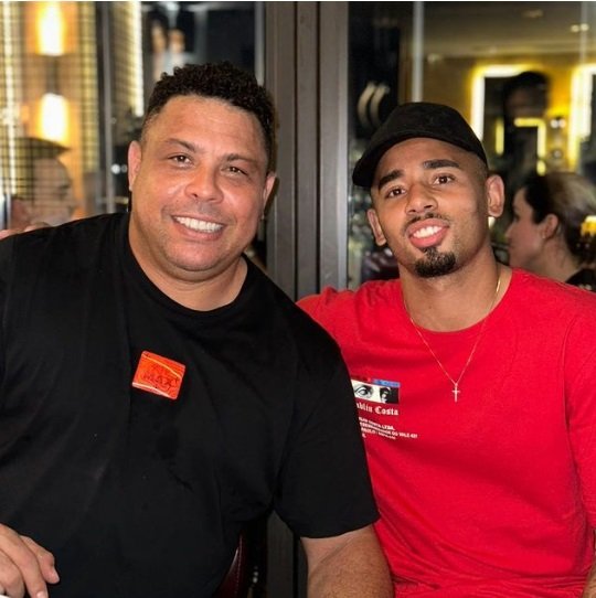 Ronaldo e Gabriel de Jesus no restaurante no Catar. Créditos: Instagram