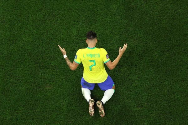 Lucas Paquetá, do Brasil, comemora após marcar o quarto gol do time durante a partida das oitavas de final da Copa do Mundo da FIFA Qatar 2022 entre Brasil e Coreia do Sul no Estádio 974 em 05 de dezembro de 2022 em Doha, Qatar