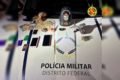 Arma, celulares e dinheiro em cima de viatura da PM