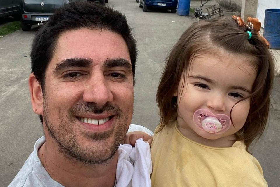 Marcelo Adnet celebra dois anos da filha, Alice: “Meu grande amor”