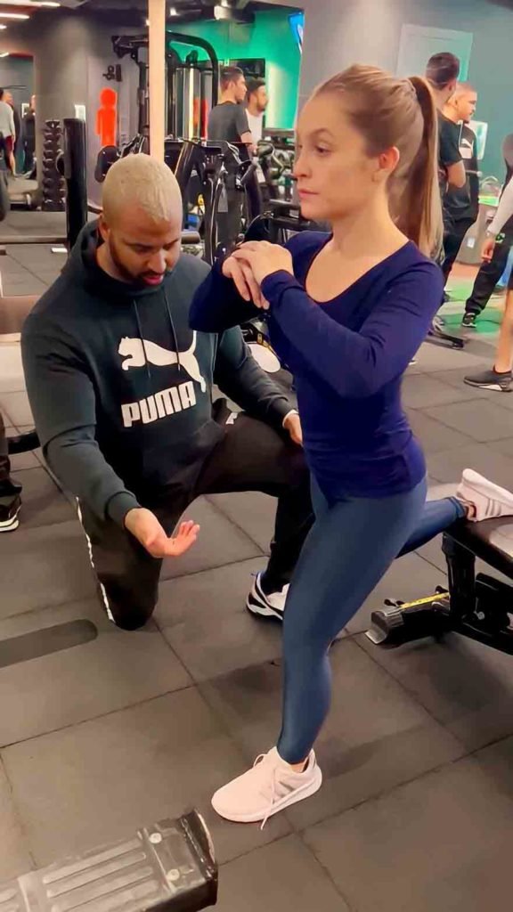 Fotos coloridas de Carla Diaz e Cássio Fidlay
