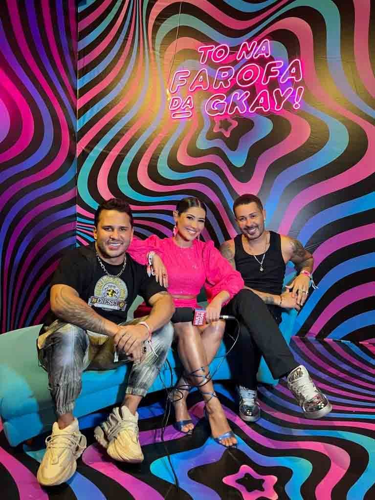 Foto colorida de Thaynara Og, Lucas Guimarães e Carlinhos Maia na Farofa da Gkay